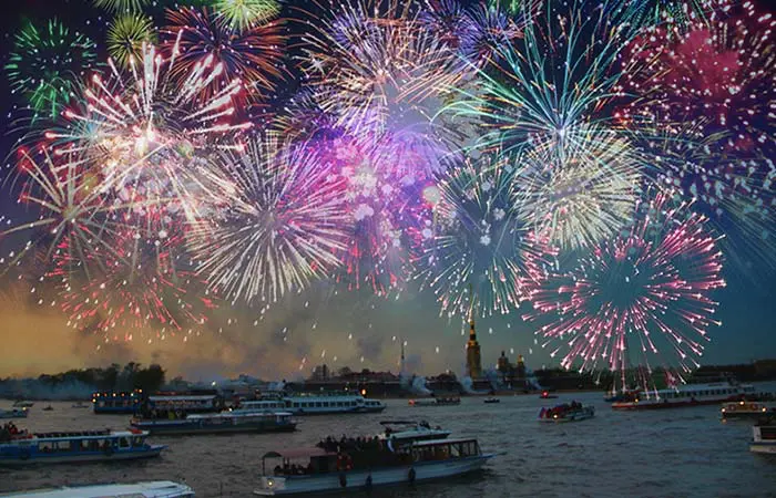 Салют с теплохода 9 мая