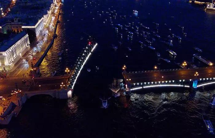 Прогулка на теплоходе на развод мостов