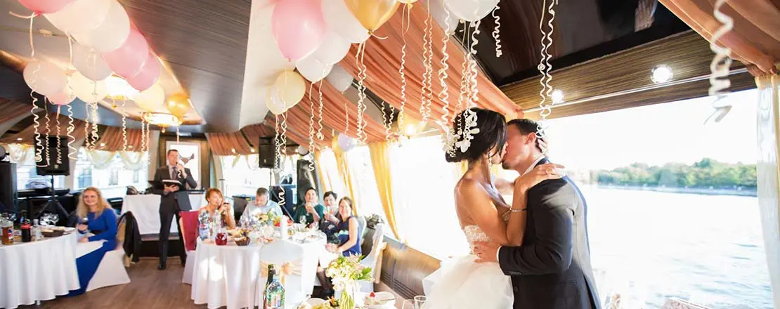 Свадьба на теплоходе - прогулка по реке Фонтанке свадьба на теплоходе